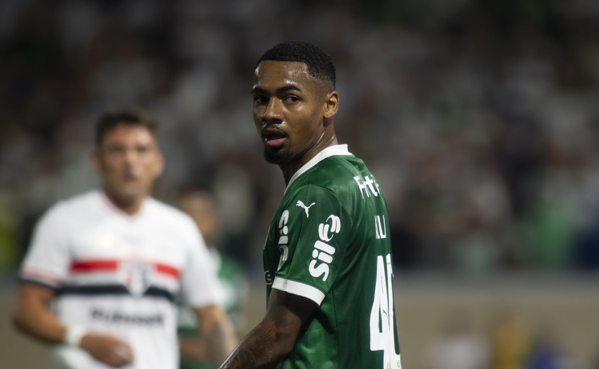 Abel descoloca Allan de posição mais uma vez e decide que Cria da Academia será o substituto de Richard Rios no Palmeiras