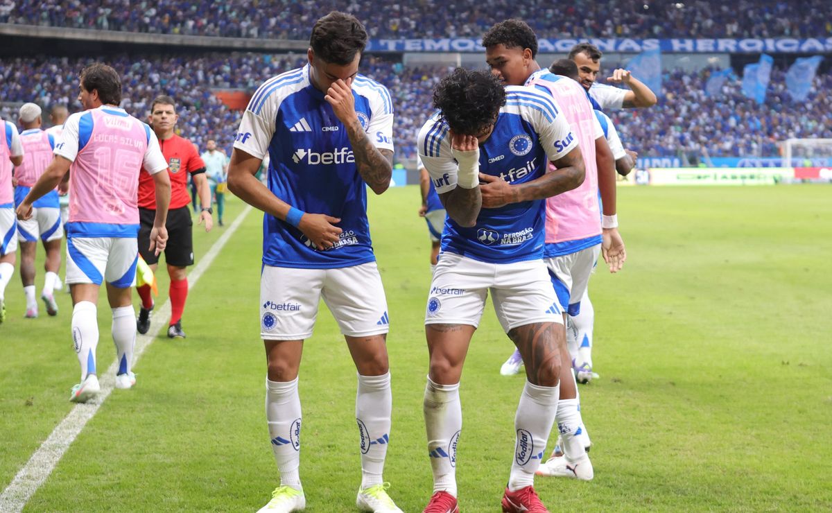 Cruzeiro goleia Juventude no Mineirão com dois gols de Gabigol e segue líder