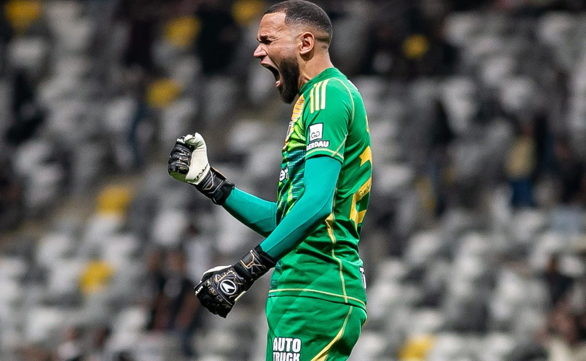 Éverson vira assunto na web durante Atlético Bucaramanga x Atlético-MG e atleticanos ovacionam goleiro