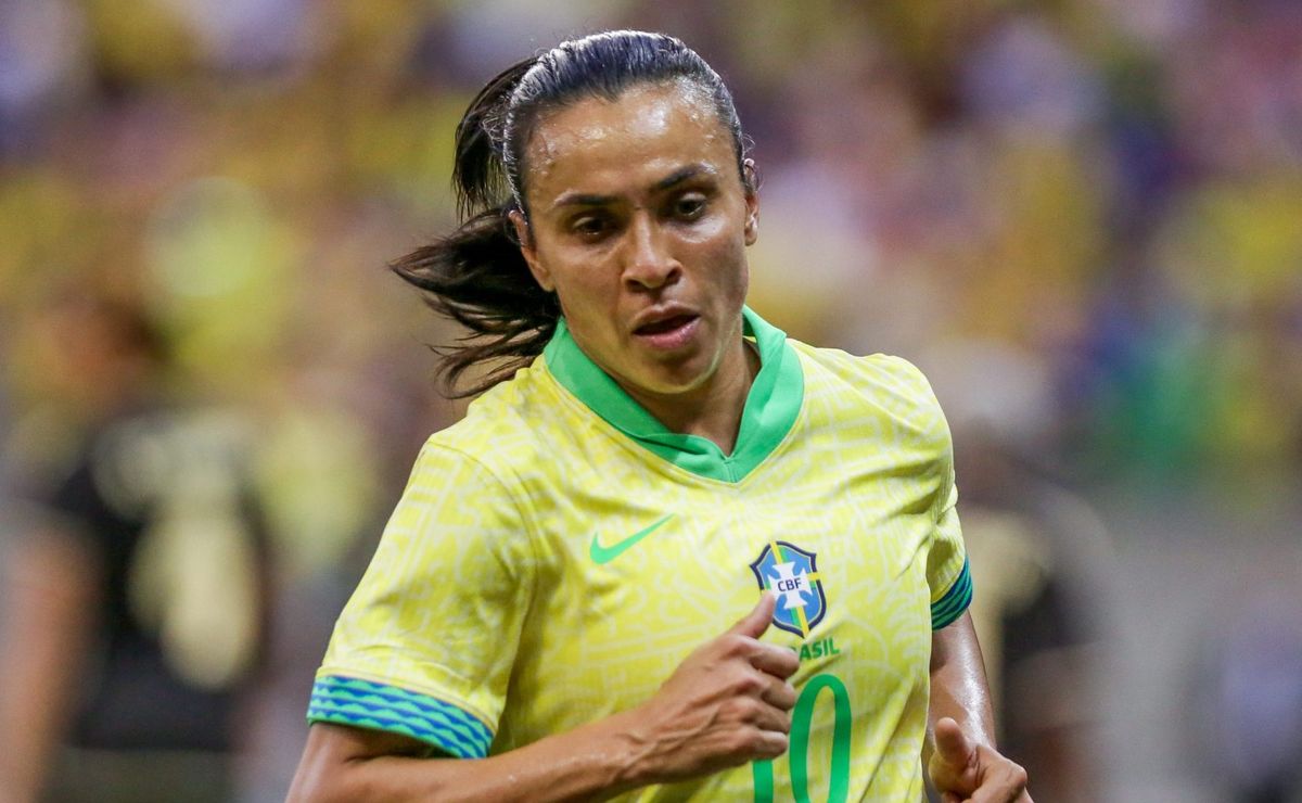 Meia-atacante do Flamengo, Kaylane Vieira revela relação com Marta na Seleção Feminina: “Me deu vários toques”