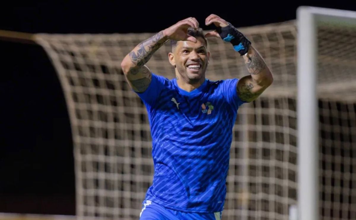 Vasco fica mais distante de Carlos Júnior após Al-Shabab priorizar permanência do atacante