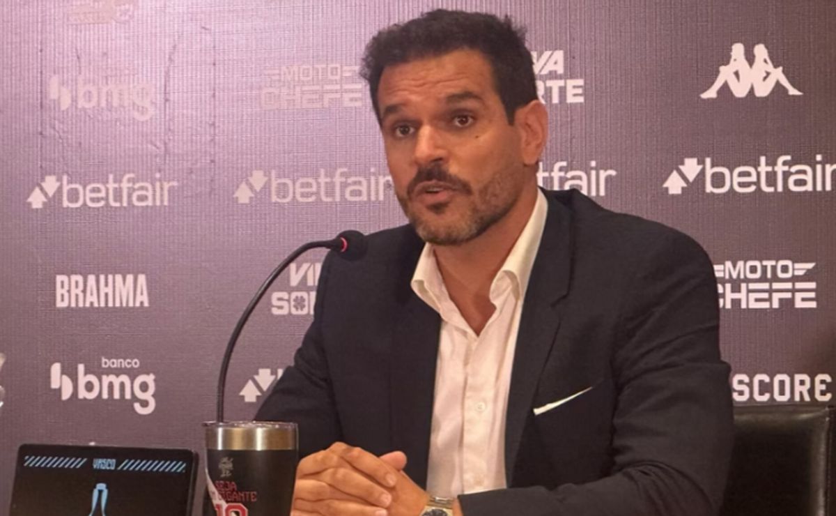 Admar Lopes aguarda resposta do Lille após proposta do Vasco pelo atacante português Tiago Morais