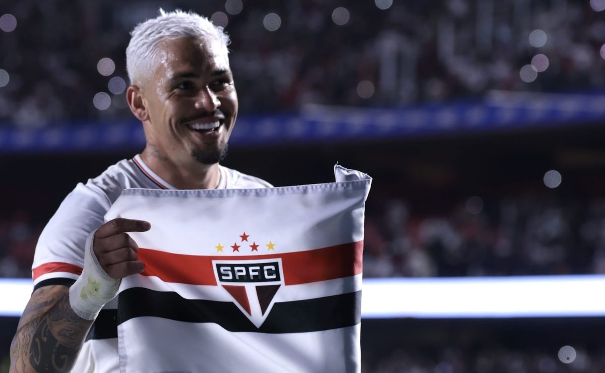 Luciano marca dois gols e garante vitória do São Paulo sobre o Corinthians no Brasileirão