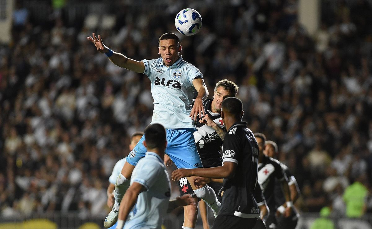 Torcedores publicam memes nas redes sociais relacionados ao duelo entre Vasco e Grêmio