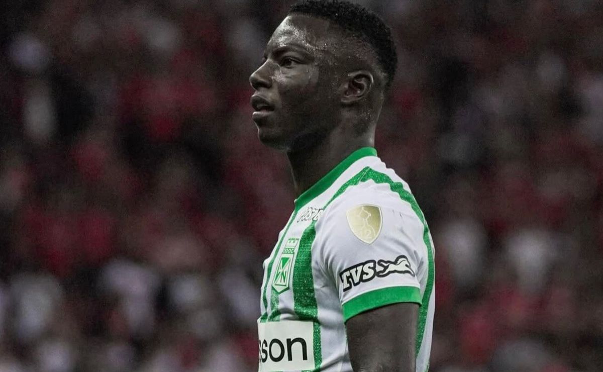 Alvo do Botafogo, Hinestroza deve permanecer no Atlético Nacional, afirma jornalista argentino