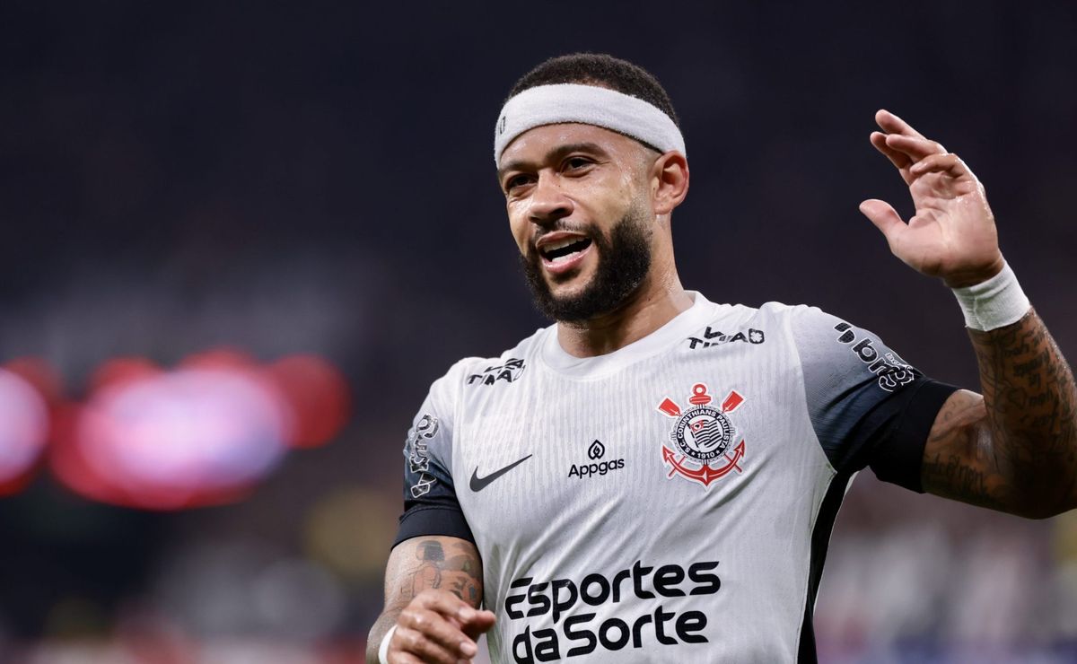 São Paulo provoca Corinthians e Memphis Depay após vitória no Majestoso