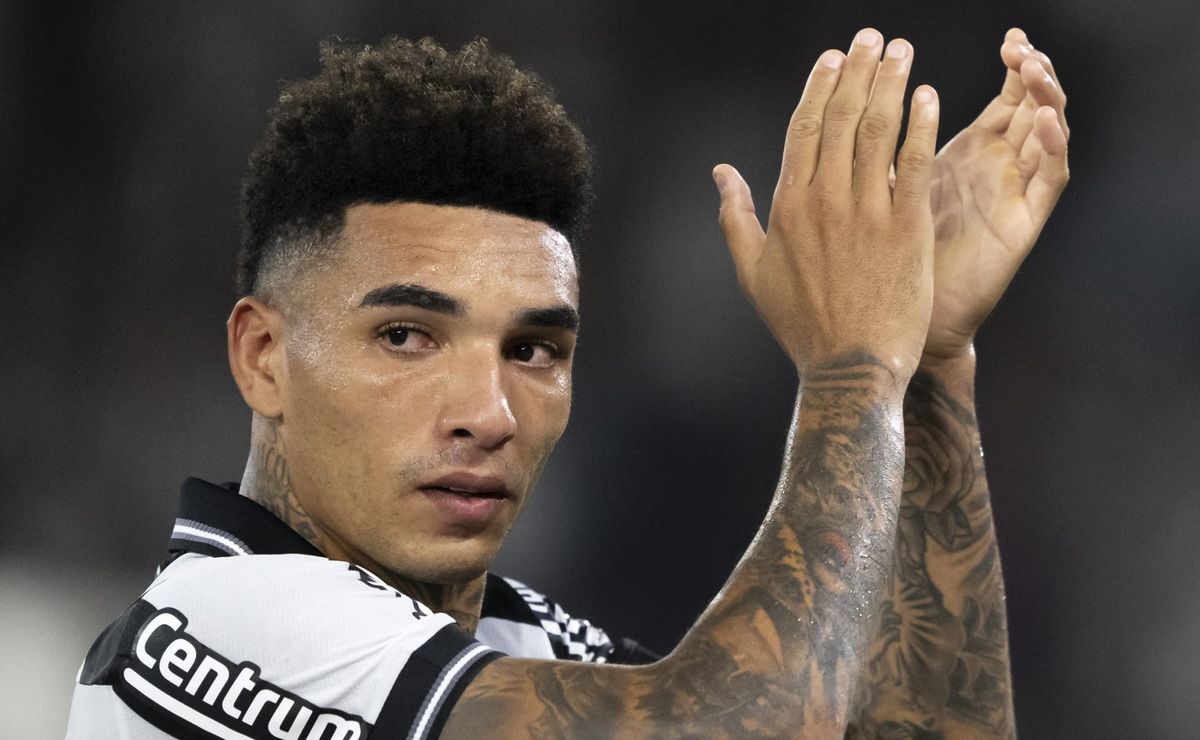 Igor Jesus já causa ótima impressão imediata no Nottingham Forest e clube inglês projeta sucesso absoluto