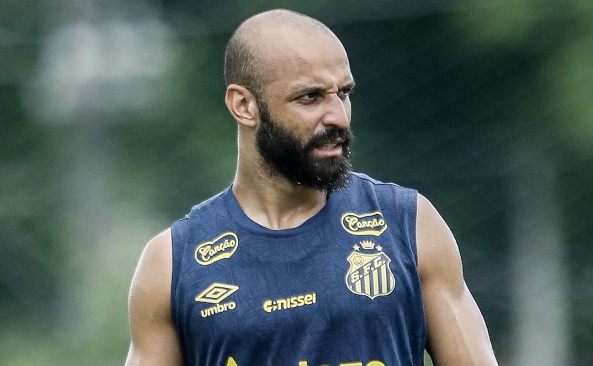 Cleber Xavier explica mudança no Santos e revela função inédita de Thaciano após questionamento de Neymar
