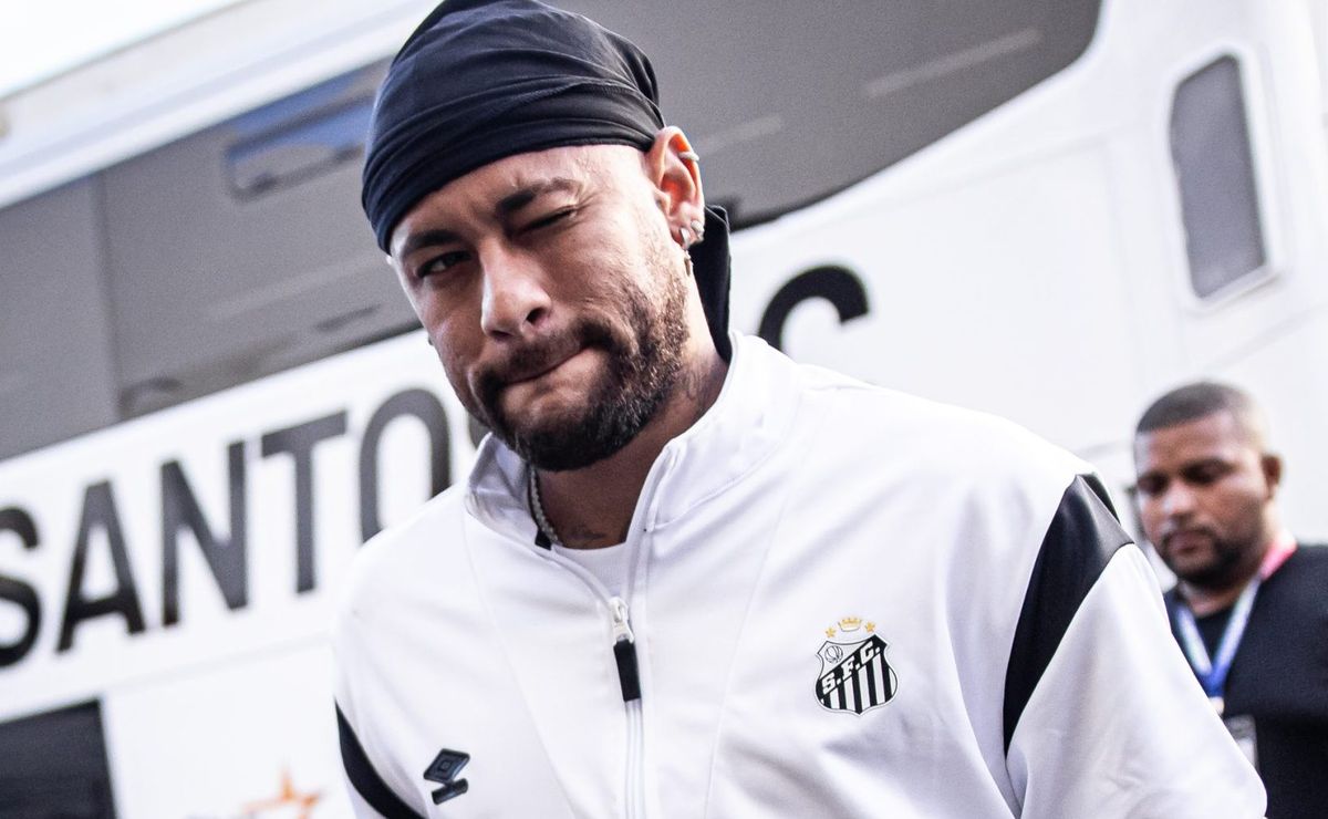 Neymar não agrada Cleber Xavier no Santos atuando de 9 e pode voltar a ser 10