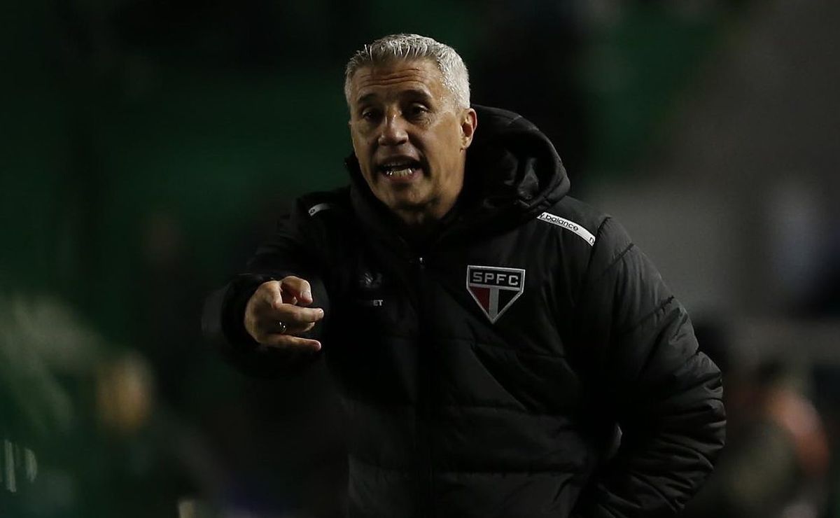Crespo detalha mudança no São Paulo, expõe aposta em Ferreira e revela motivo para acionar Sabino na zaga