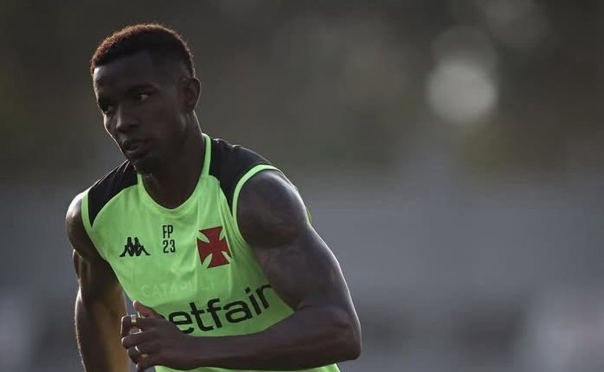 Thiago Mendes se destaca nos treinos e pode ser novidade do Vasco contra o Internacional