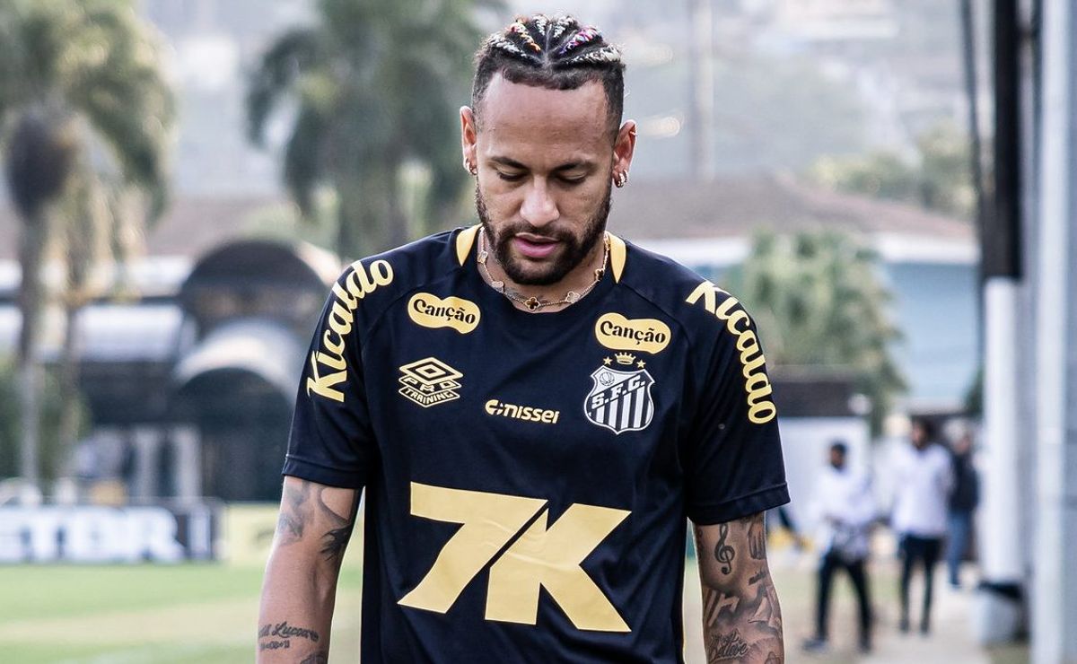 Neymar não será poupado no Santos e Cléber Xavier detalha situação física do camisa 10