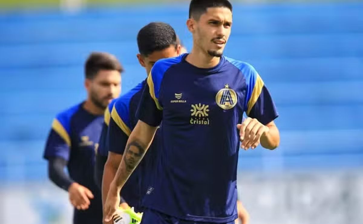 Filho de Fernandão e Ex-Base do Inter assina pré-contrato com Vila Nova para próxima temporada