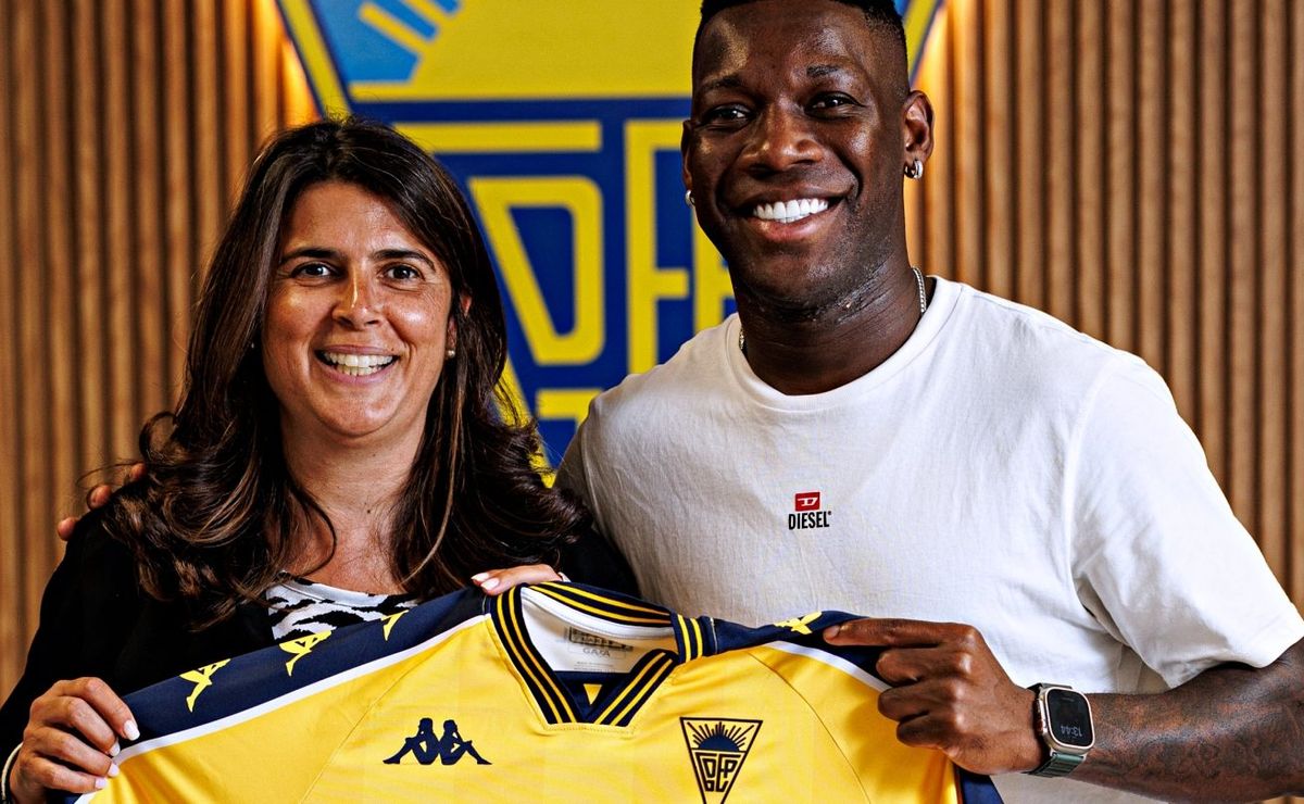 Patrick de Paula é anunciado pelo Estoril e deixa o Botafogo por empréstimo