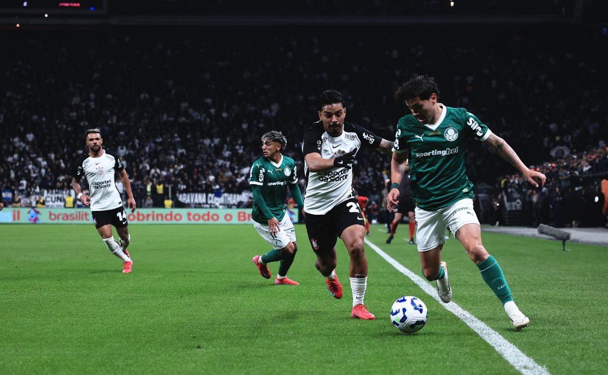 Maurício lamenta gol anulado do Palmeiras e critica marcação em Memphis: “Muito sozinho na área”