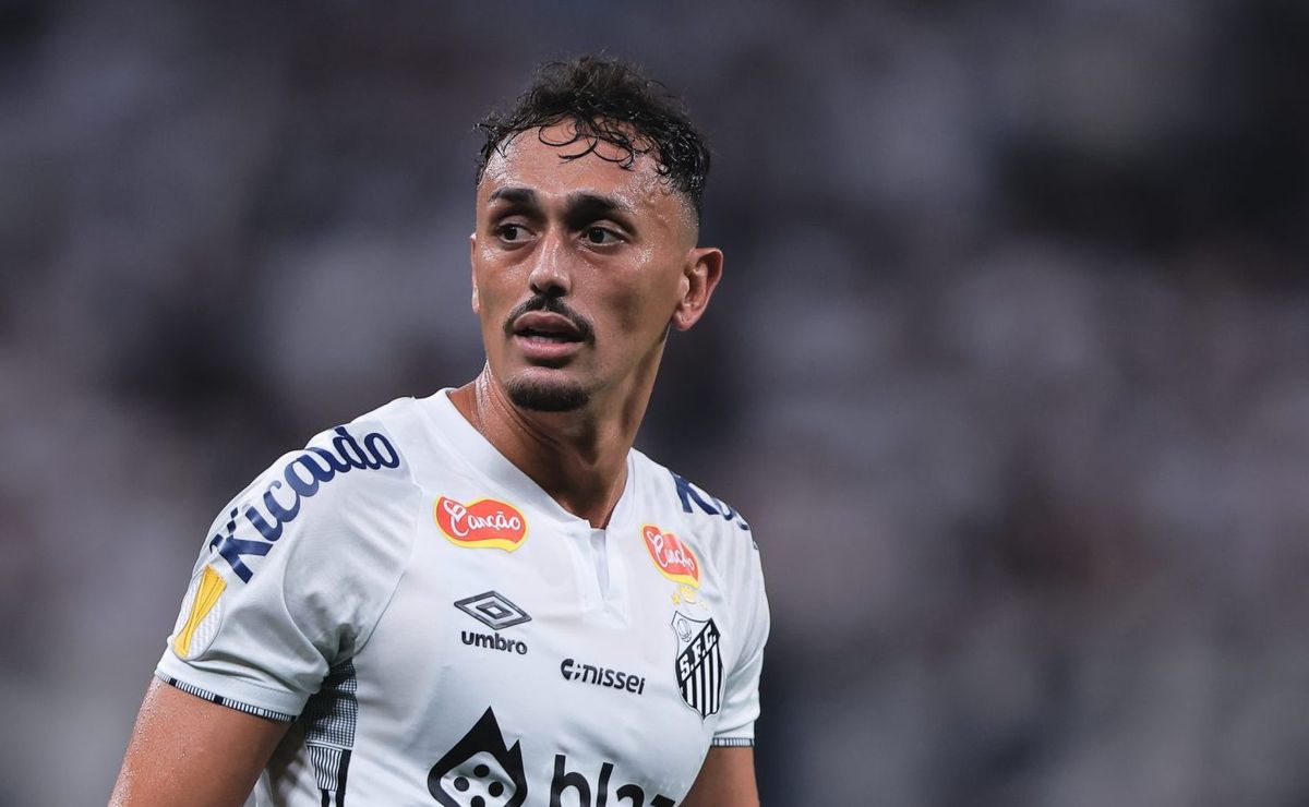 Pituca deve deixar o Santos e voltar ao futebol japonês ainda nesta temporada; Meia perdeu espaço no time 