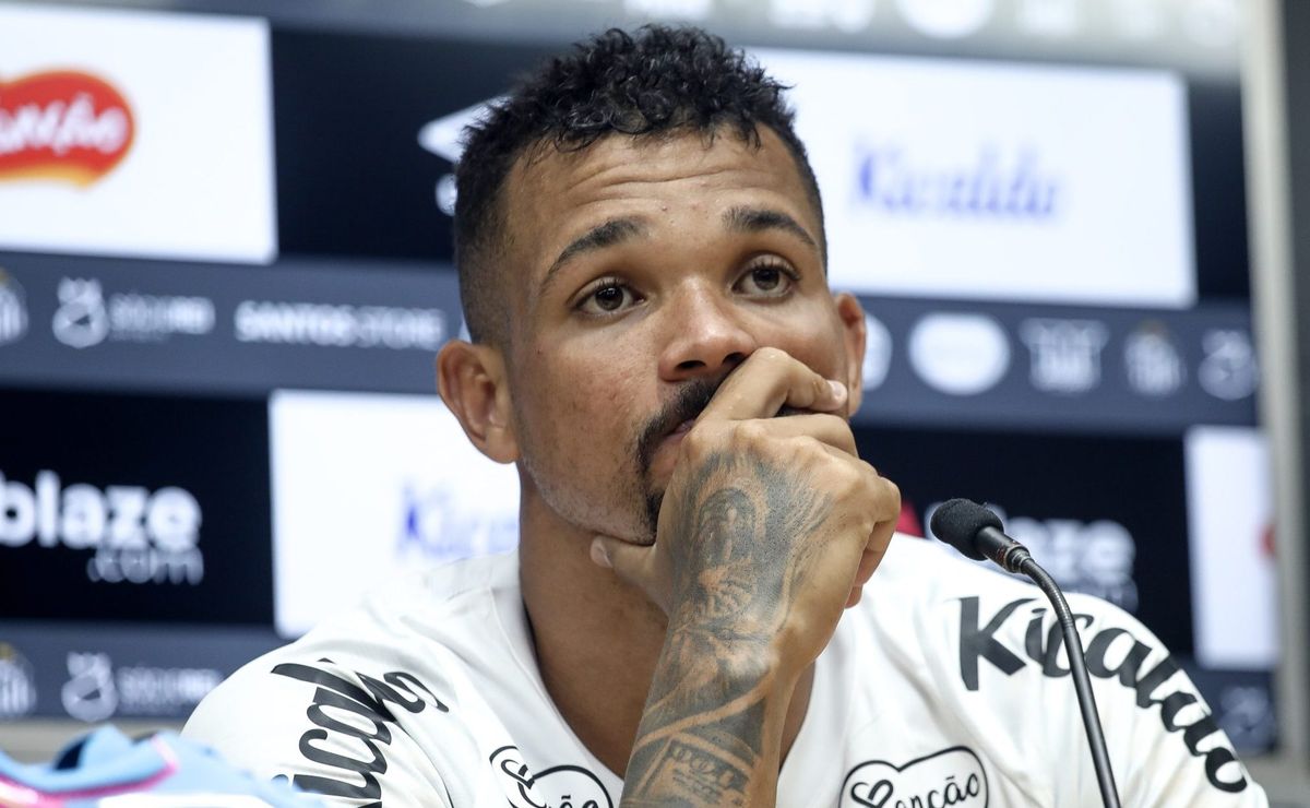 Santos descarta comprar Zé Ivaldo e Cruzeiro prepara venda de zagueiro para o exterior