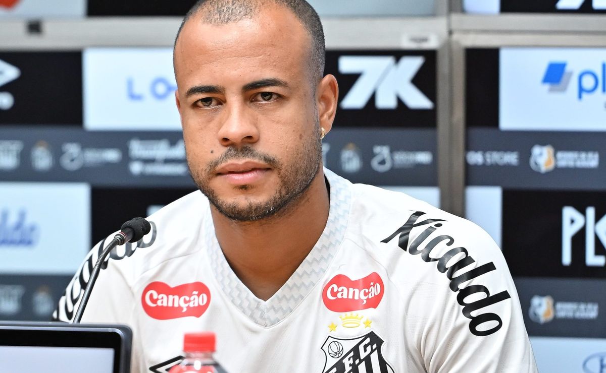 Mayke revela que aceitou desafio de jogar no Santos após ser pouco utilizado no Palmeiras