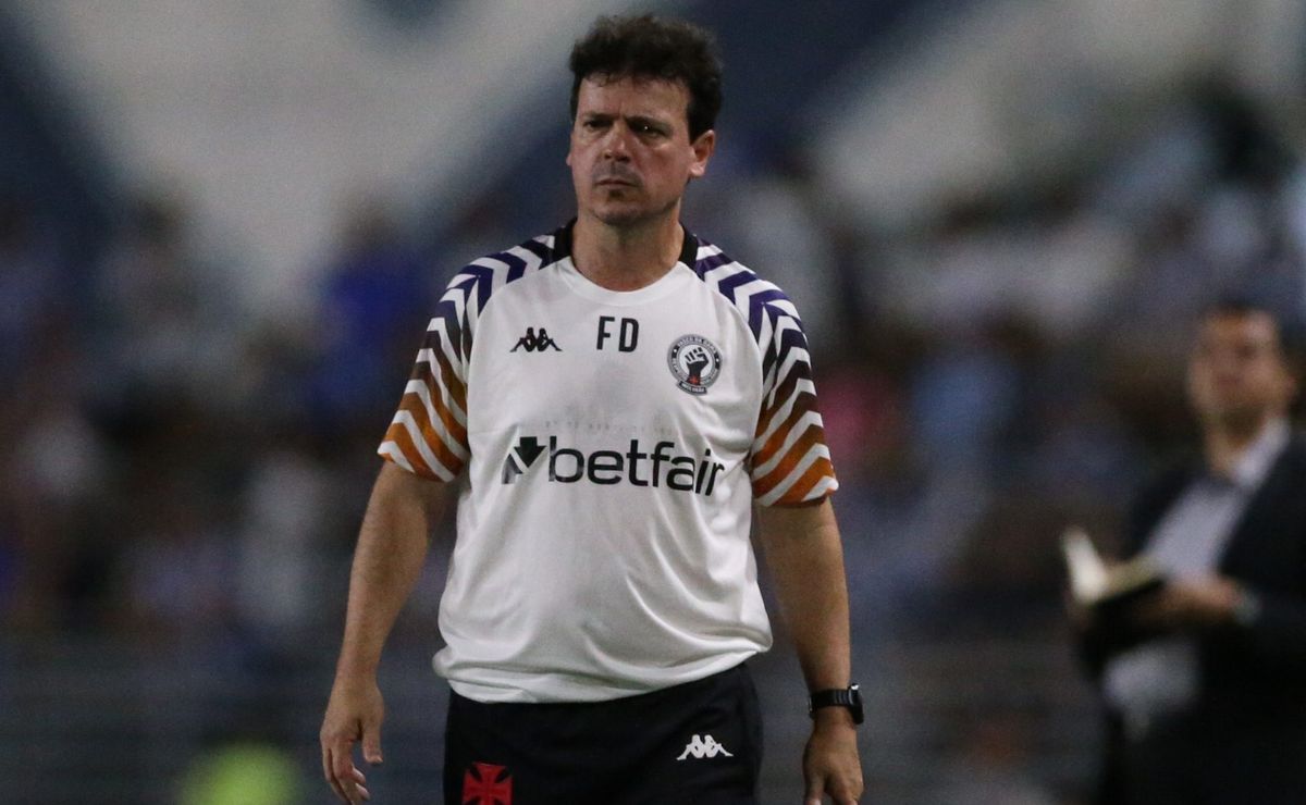 Fernando Diniz comenta desempenho de Nuno Moreira após empate do Vasco com o CSA