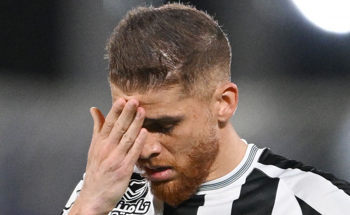 Cuéllar é liberado antes de Fluminense x Grêmio e situação revolta gremistas: “Podia nem voltar”