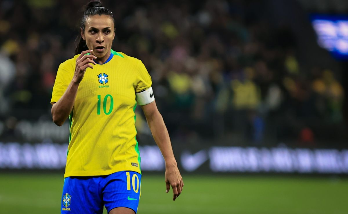 Marta marca gol salvador, garante título do Brasil, e comentários sobre a Rainha são feitos: “Apreciem” 
