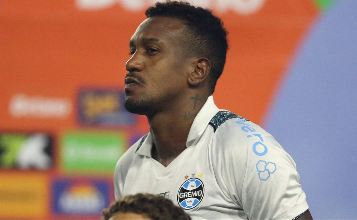 Edenílson desabafa após derrota do Grêmio e cobra elenco: “Depois de tomar o gol fica mais complicado”