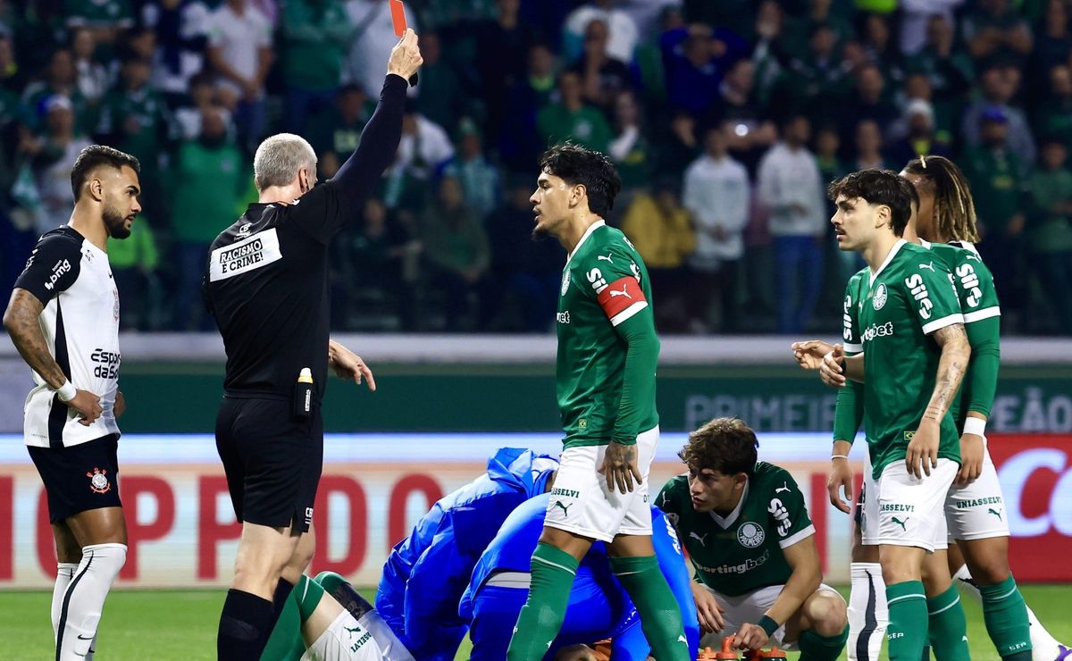 Veja lance que provocou expulsão de Aníbal Moreno em Palmeiras x Corinthians