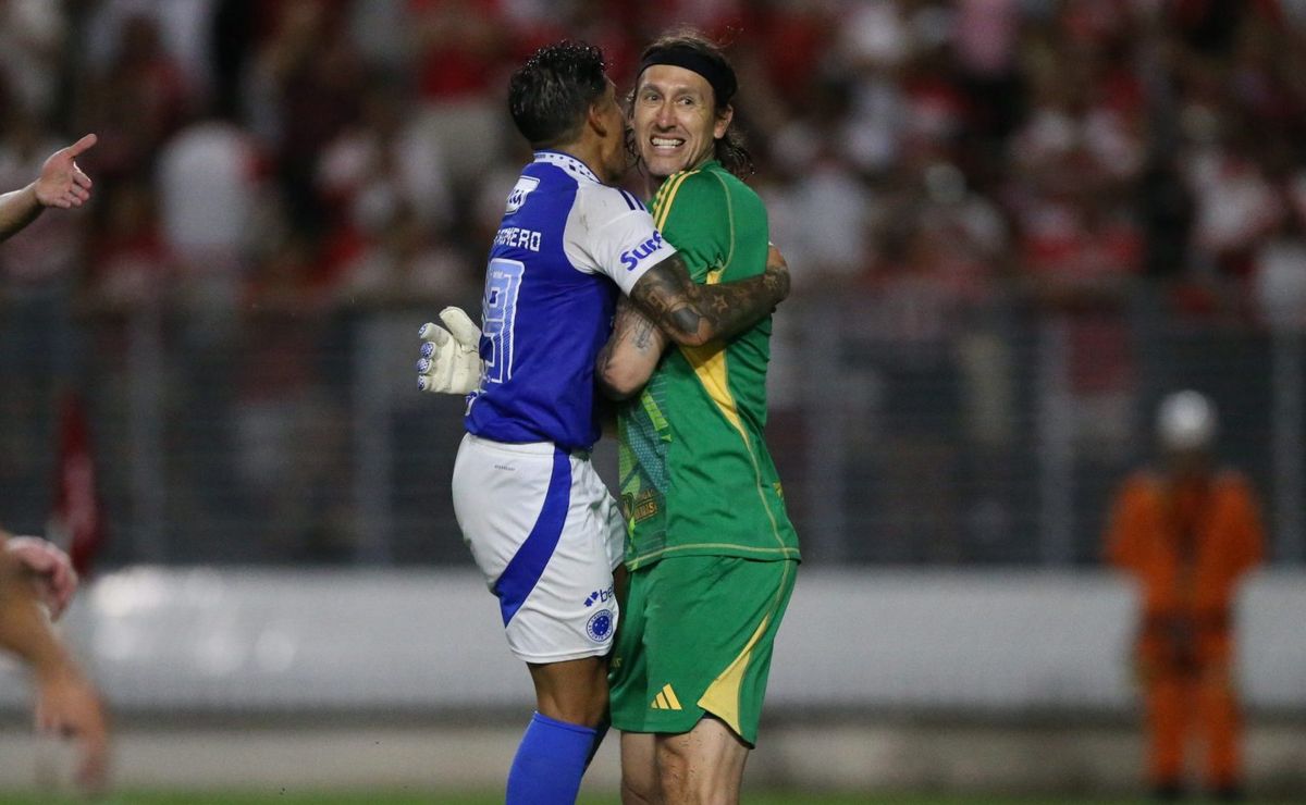 Cruzeiro aproveita erros do CRB e avança na Copa Betano do Brasil com Cássio defendendo pênalti; Veja o resumo