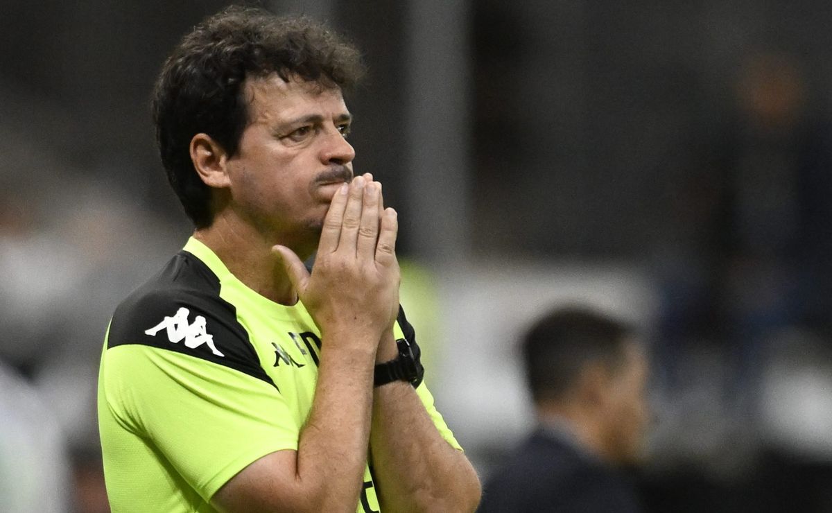 Vasco terá desfalque de Lucas Piton contra o Atlético-MG e Fernando Diniz deve escalar Victor Luís