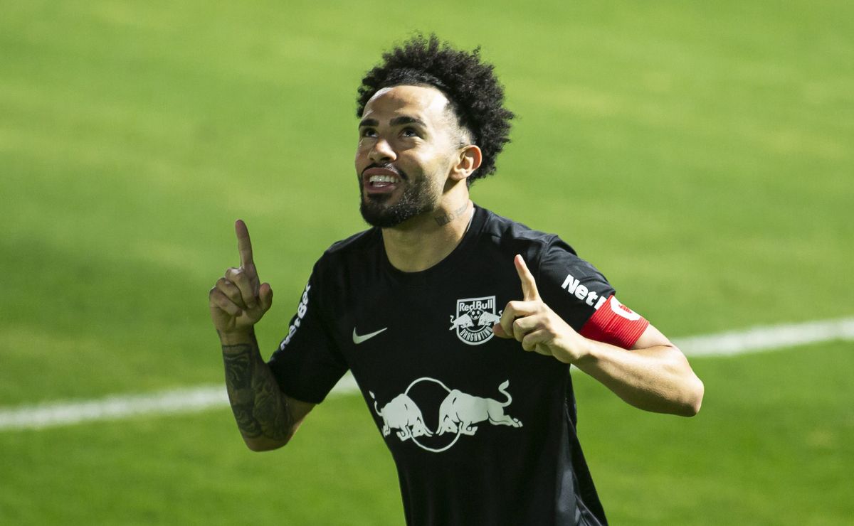 Jorge Nicola crava que Claudinho chegando ao Grêmio ou Corinthians é atrapalhado por alto salário