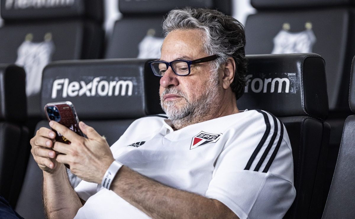 Casares tenta mediar crise interna no São Paulo após vazamento de mensagem irônica de diretor contra Belmonte