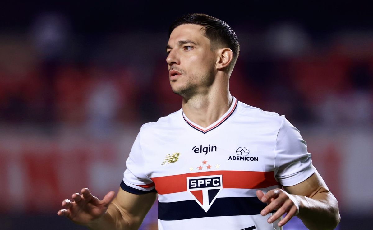 São Paulo vê laterais-direitos melhorarem desempenho e mudam cenário do setor na temporada