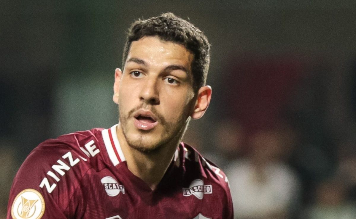 Vasco faz nova oferta e tenta contratação de Nino para formar dupla com Robert Renan