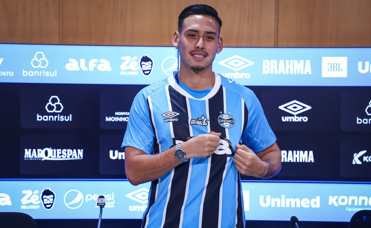 Liberado para estrear, Erick Noriega é apresentado no Grêmio e celebra ascensão na carreira