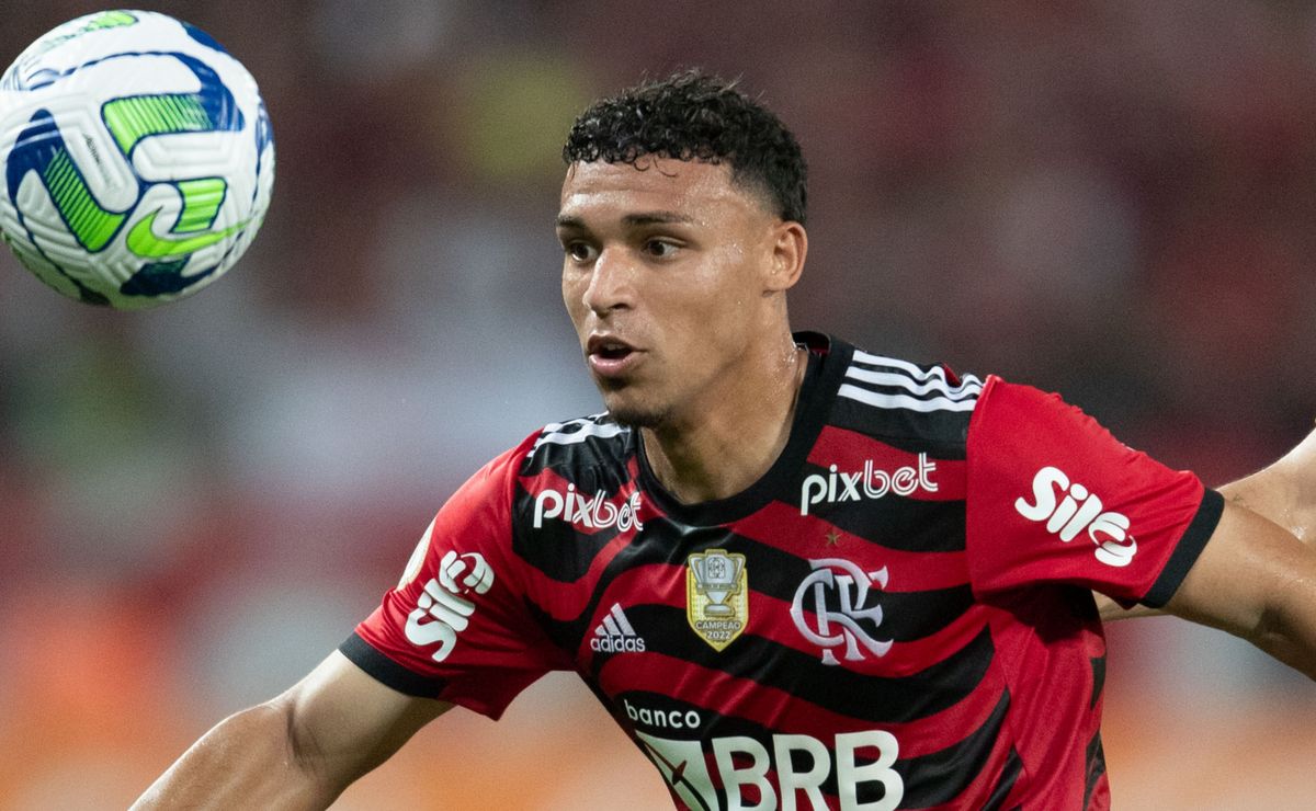 Santos monitora Victor Hugo, do Flamengo, e espera sinal verde de Vojvoda