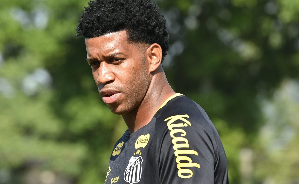 Após anunciar Vojvoda, Santos tem negociações encaminhadas para rescindir contrato de Gil