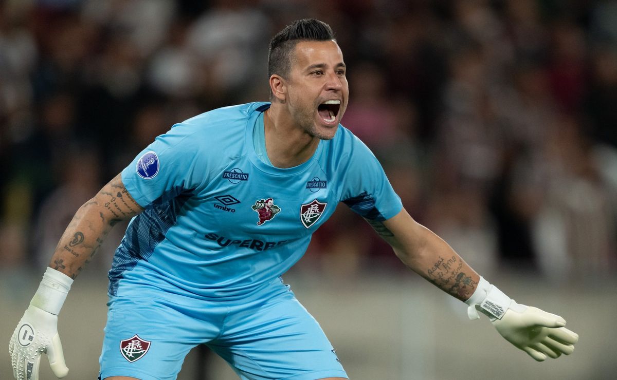 Fábio relembra ida ao Fluminense e celebra recorde conquistado na carreira