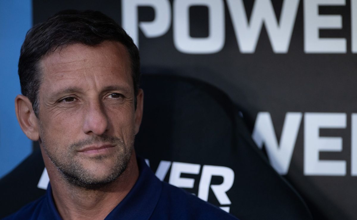 Belletti, técnico do Barcelona, se rende ao Flamengo após perder título na final: “Deixo aqui a minha admiração”