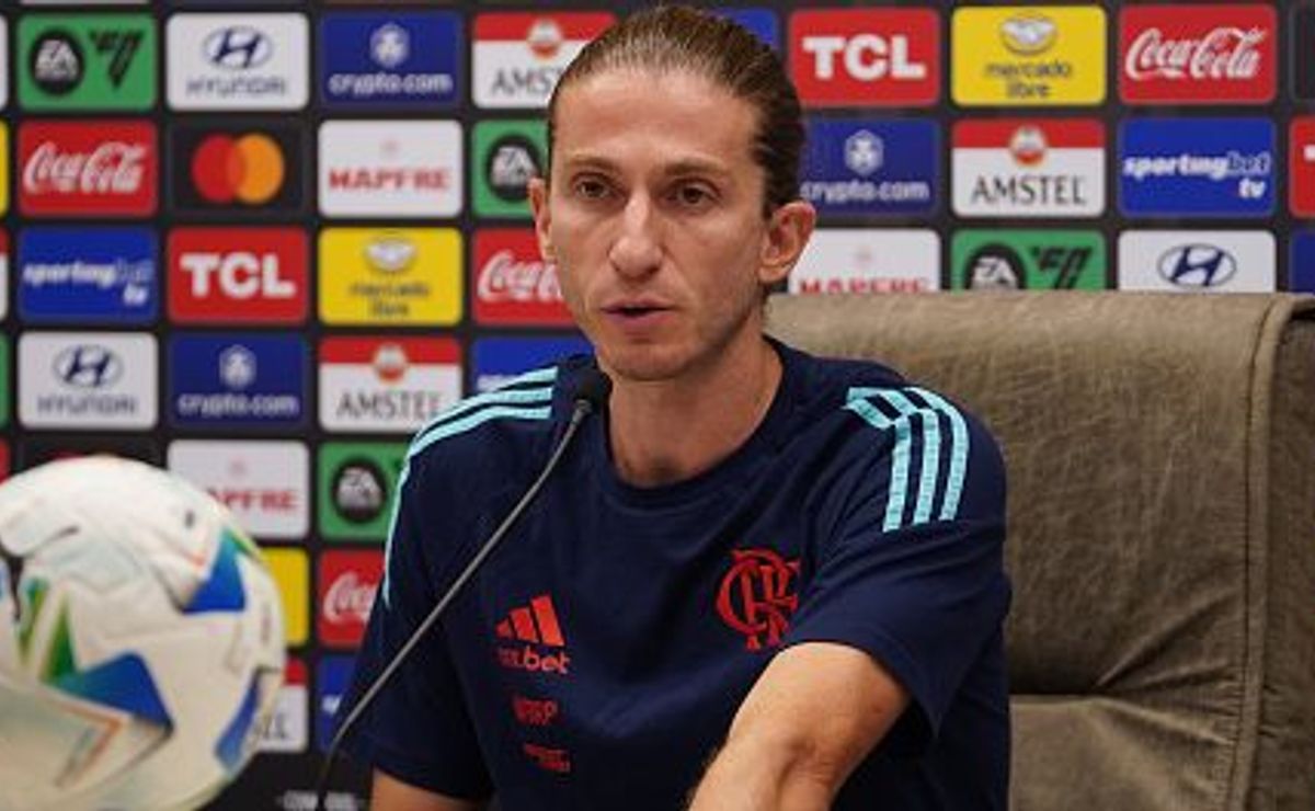 Filipe Luís finalmente aceita renovar com o Flamengo e assinatura só deve acontecer no fim do ano
