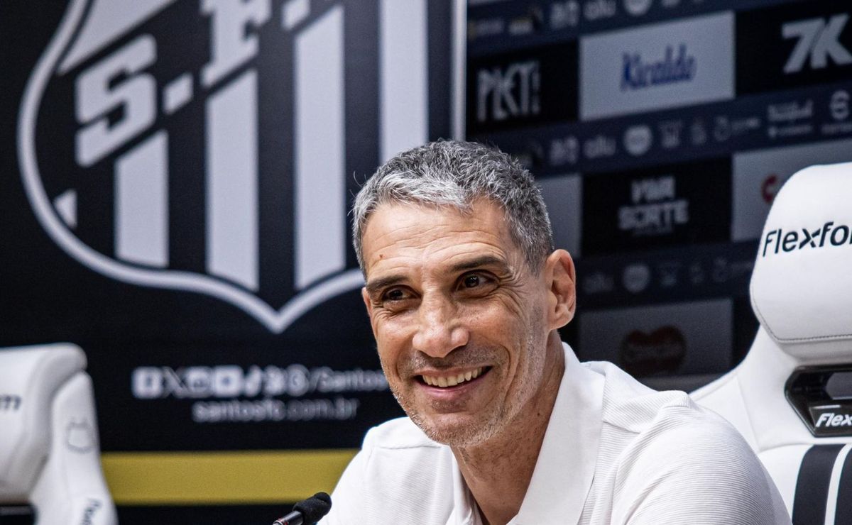 Santos acerta zagueiro e negocia volante e atacante para reforçar elenco de Vojvoda