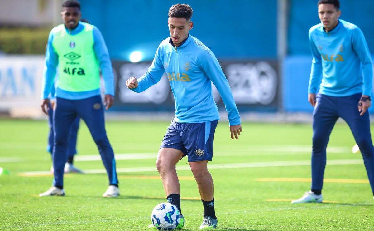 Linha de cinco na defesa pode ser a estratégia do Grêmio contra o Flamengo