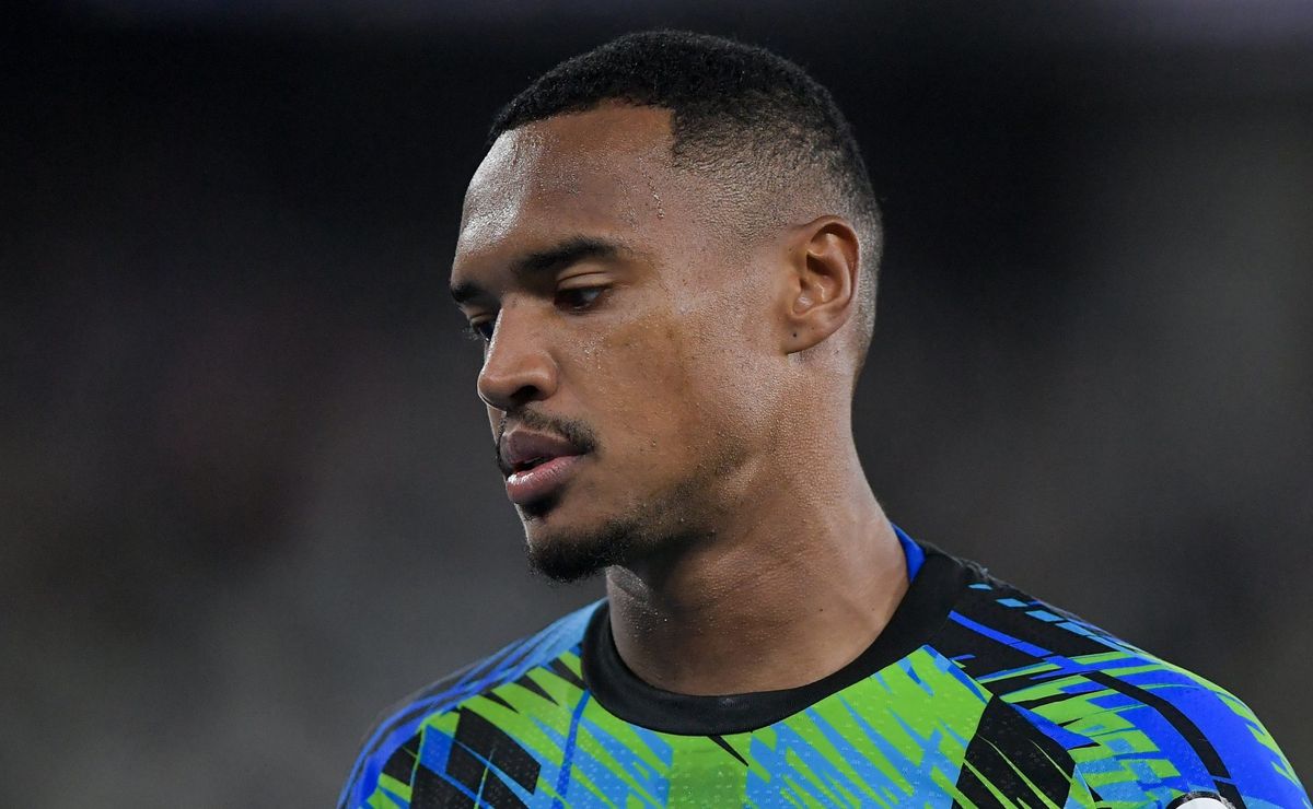 Botafogo suspende negociação de empréstimo de Léo Linck após interesse do West Ham em John