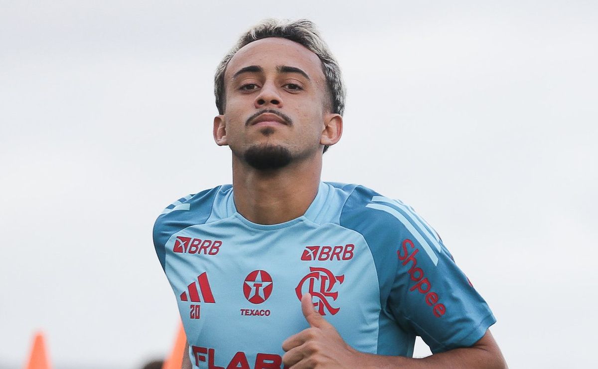 Após vender Matheus Gonçalves, Flamengo decide negociar +2 atacante e Michael e Juninho estão de saída