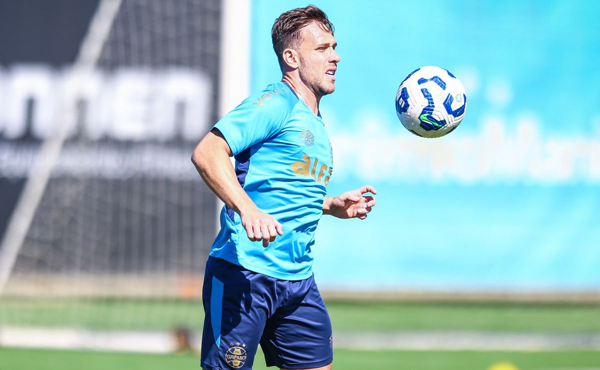 Arthur confirma que recebeu “propostas melhores”, mas preferiu voltar para o Grêmio
