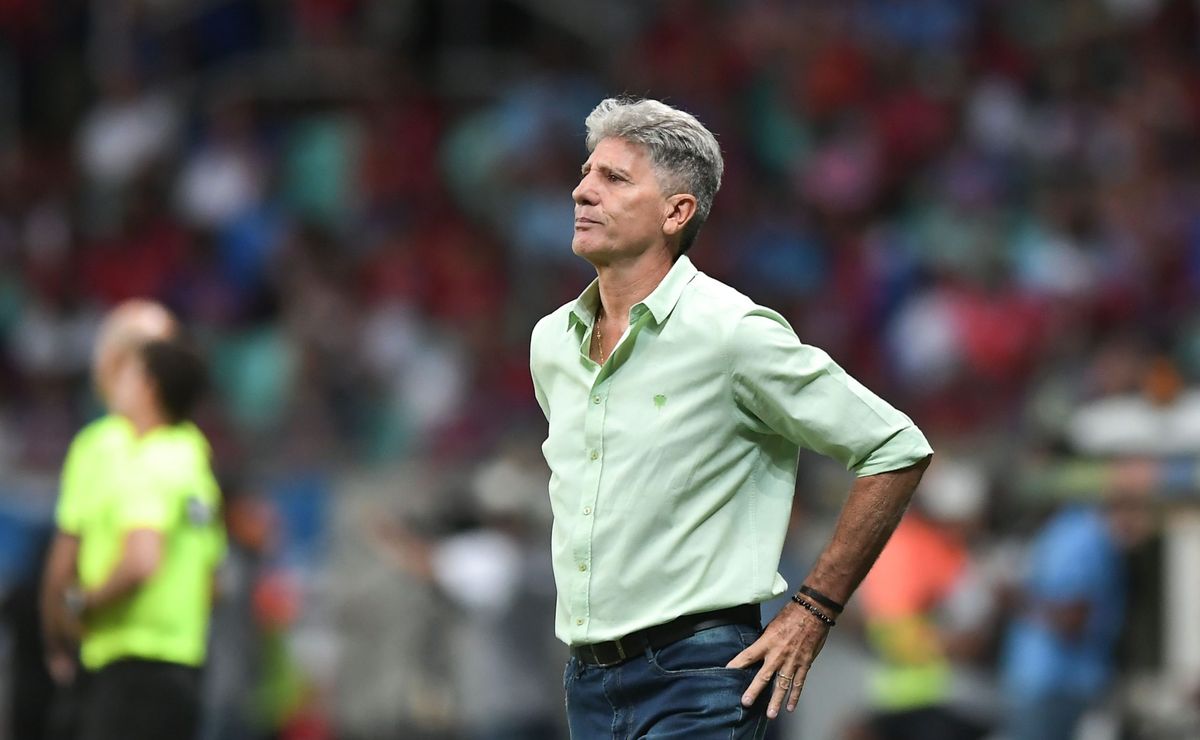 Renato Gaúcho acaba de viver situação em Bahia x Fluminense, e torcida reclama de demora em substituição 