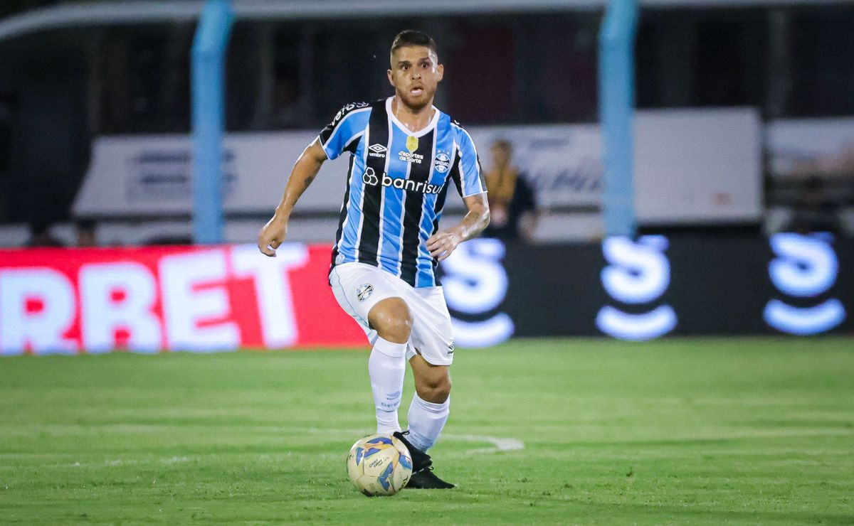 Cuéllar reencontra Flamengo pelo Grêmio e relembra saída conturbada do Rubro-Negro: “Me senti usado”