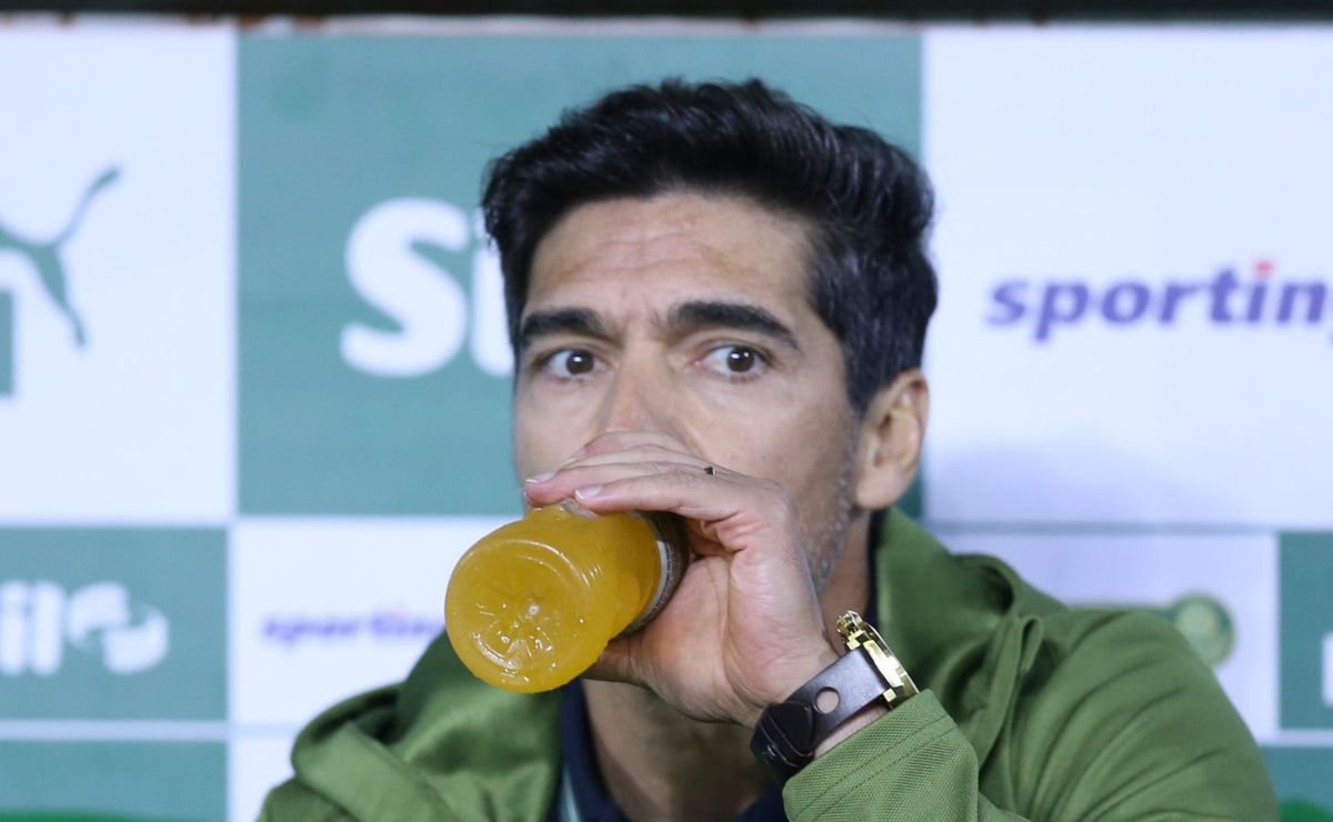 Abel faz duas mudanças na escalação do Palmeiras contra o Corinthians e Giay volta ao time
