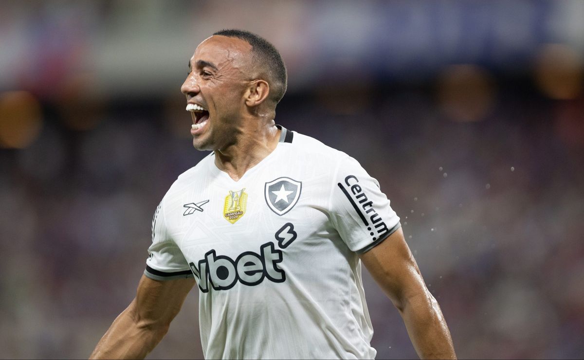 Marçal pode ganhar vaga na lateral do Botafogo contra o Bragantino no Brasileirão