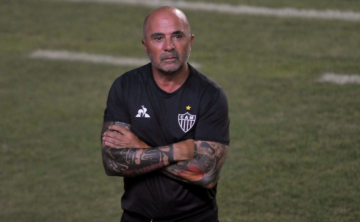 Especulado no Atlético-MG, Sampaoli entra na mira do Fenerbahçe após saída de Mourinho