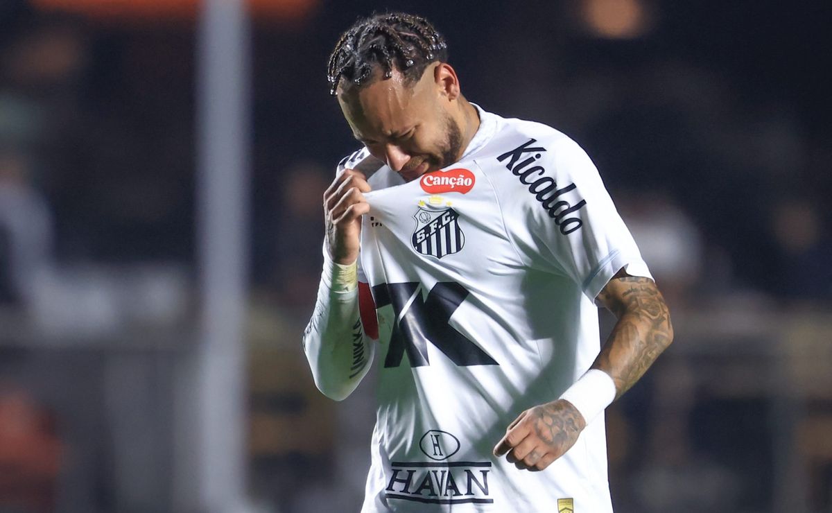 Zico compara Neymar, do Santos, com Lionel Messi e Cristiano Ronaldo: “Não está em primeiro lugar”